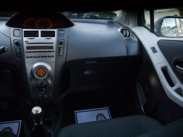 Toyota Yaris II Hatchback 5d 1.33 Dual VVT-i 101KM 2011 Toyota Yaris 1.3 Stan b.dobry Bez rdzy i korozji!!, zdjęcie 23