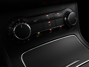 Mercedes Klasa B W246 Sports Tourer Facelifting 1.6 180 BlueEFFICIENCY Edition 122KM 2017 Mercedes B 180 navi klima grzane fotele czujniki, zdjęcie 25