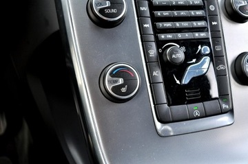 Volvo V60 I Kombi Facelifting 2.0 D3 DRIVE-E 150KM 2016 Volvo V60 Black Edition LiFt 2,0 D3 150Km Ledy, zdjęcie 27