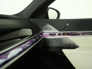 BMW Seria 7 G70 Sedan 3.0 40d 299KM 2025 BMW Seria 7 740d xDrive Sport Sedan 3.0 (299KM) 2025, zdjęcie 11