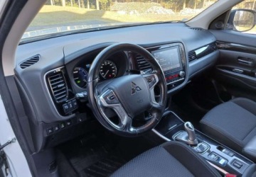 Mitsubishi Outlander III SUV PHEV Facelifting 2020 2.4 PHEV 224KM 2020 Mitsubishi Outlander Mitsubishi Outlander 2.4 4WD Diamant 2.4 224KM, zdjęcie 4