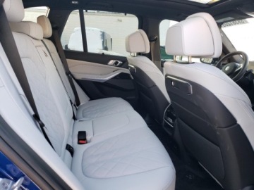 BMW X5 G05 2025 BMW X5 M60i 2025 4.4 Benzyna 523KM, zdjęcie 11