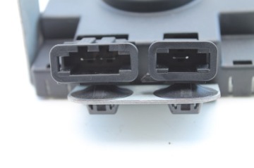 AUDI A3 8P WZMACNIACZ ANTENY RADIA 8P0035225D