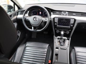 Volkswagen Passat B8 Variant 2.0 TSI BlueMotion Technology 280KM 2017 VW Passat 2.0 TSI, Salon Polska, Serwis ASO, 4X4, zdjęcie 6