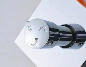КОМПЛЕКТ ВСТРАИВАННОГО ДИСПЛЕЯ, ДОЖДЕВОЙ ДУШ С LED-подсветкой
