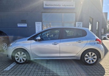 Peugeot 208 I Hatchback 5d Facelifting 1.2 PureTech 82KM 2018 Peugeot 208 Peugeot 208 1.2 Benz 82KM Active 1.2 Benzyna 82KM, zdjęcie 9