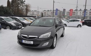 Opel Astra J Sports Tourer 1.4 Turbo ECOTEC 140KM 2012 Opel Astra 1.4 150 JAHRE Benzyna Tempomat Cz. parkowania Klimatyzacja 1.4, zdjęcie 1