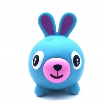 zwierzak do ściskania wystawia język - Rabbit