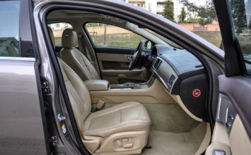 Jaguar XF I Sedan 3.0D V6 S 275KM 2010 Jaguar XF 3,0d (275KM) 2010 r. Automat Skory Bezwypadkowy 3.0 Diesel 275KM, zdjęcie 10