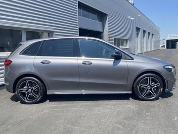 Mercedes Klasa B W247 Sports Tourer Facelifting 1.3 200 163KM 2025 MERCEDES-BENZ B Klasa 200 AMG Line 1.3 (163KM) 2025, zdjęcie 4