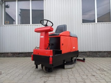 Przemysłowa samojezdna szorowarka Hako B 910