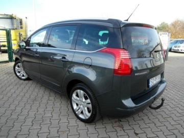 Peugeot 5008 I Minivan 2.0 HDi FAP 150KM 2011 Peugeot 5008 Allure Nawigacja Panorama Dach Head-Up 2.0 Diesel 150KM, zdjęcie 2