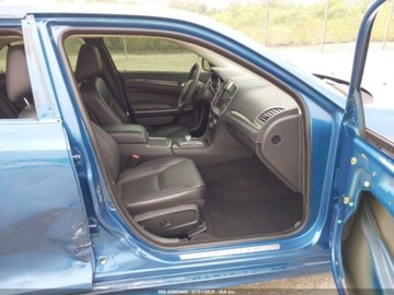 Chrysler 300C II 2023 Chrysler 300 Touring L 2023 3.6l 3.6 Benzyna 292KM, zdjęcie 9