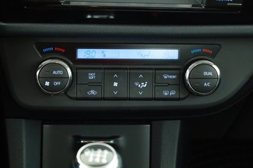 Toyota Corolla XI Sedan 1.6 Valvematic 132KM 2015 Toyota Corolla 1.6 Valvematic, Salon Polska, zdjęcie 9