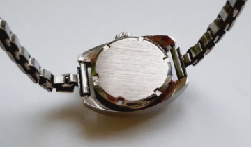 Потрясающие женские швейцарские механические часы от Tissot.
