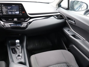 Toyota C-HR I Crossover Facelifting 1.8 Hybrid 122KM 2023 Toyota C-HR 1.8 Hybrid, Serwis ASO, Automat, zdjęcie 7