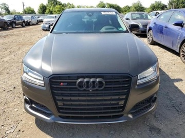 Audi A8 D4 S8 Facelifting 4.0 TFSI 520KM 2015 Audi S8 2015 Audi S8 4dr Sdn 4.0 Benzyna 520KM, zdjęcie 1