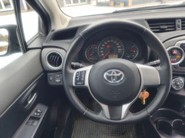Toyota Yaris III Hatchback 5d Facelifting 1.33 Dual VVT-i 99KM 2014 TOYOTA YARIS (_P9_) 1.33 VVT-i (NSP90_) 99 KM, zdjęcie 10