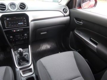 Suzuki Vitara III SUV Facelifting 1.0 BoosterJet 111KM 2019 Suzuki Vitara 1.0 BoosterJet, Salon Polska, zdjęcie 7