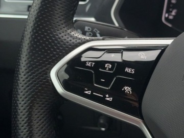 Volkswagen Tiguan II SUV Facelifting 2.0 TDI 200KM 2022 Volkswagen Tiguan 2.0 TDI SCR 4Mot R-Line DSG, Serwis ASO, Gwarancja, FV23, zdjęcie 17