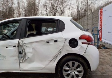 Peugeot 208 I Hatchback 5d Facelifting 1.6 BlueHDi 75KM 2017 Peugeot 208 Diesel Okazja 1.6 Diesel 75KM, zdjęcie 7