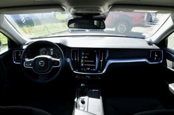 Volvo V60 II  2020 Volvo V60 B3 B Geartronic Momentum 163KM 2020r, zdjęcie 10