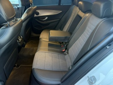 Mercedes Klasa E W213 Cabrio 2.0 200 184KM 2017 Mercedes E 200 Full-led. Automat Niski przebieg., zdjęcie 8