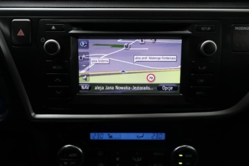 Toyota Auris II Hatchback 5d 1.8 HSD 136KM 2013 Toyota Auris Hybrid, Automat, Skóra, Navi, Klima, zdjęcie 18