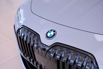 BMW Seria 7 G70 2023 BMW Seria 7 3.0 Hybryda 394KM, zdjęcie 19
