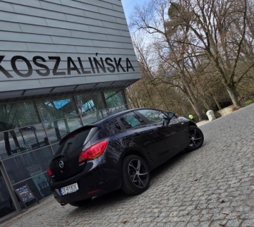 Opel Astra J Hatchback 5d 1.4 Turbo ECOTEC 140KM 2011 OPEL ASTRA J 2011 1.4 Turbo, zdjęcie 5