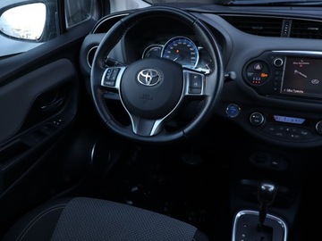 Toyota Yaris III Hatchback 5d Facelifting Hybrid 100KM 2015 Toyota Yaris 1.5 Hybrid, 1. Właściciel, zdjęcie 6
