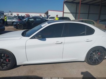 Alfa Romeo Giulia II Sedan Facelifting 2.0 Turbo 280KM 2020 Alfa Romeo Giulia 2020 2.0l 2.0 Benzyna 280KM, zdjęcie 2