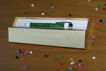 Ручка + двухсторонняя гравировка в подарочной упаковке.