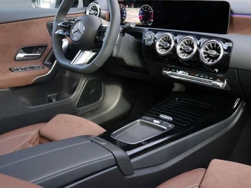 Mercedes CLA C118/X118 Coupe Facelifting 2.0 220 190KM 2025 MERCEDES-BENZ CLA 220 4-Matic AMG Line 2.0 (190KM) 2025, zdjęcie 6