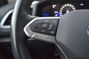 Volkswagen T-Roc I SUV Facelifting 1.5 TSI ACT 150KM 2022 Volkswagen T-Roc SalonPL 150KM TSI DSG Life 17 ZimowySiedzenia komfortoweV, zdjęcie 13