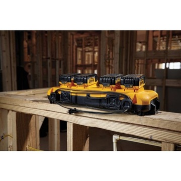 DCB104 DEWALT БЫСТРОЕ ЗАРЯДНОЕ УСТРОЙСТВО 4 ПОРТА 8A 18V 54V