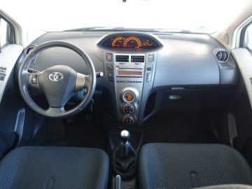 Toyota Yaris II Hatchback 5d 1.33 Dual VVT-i 101KM 2010 Toyota Yaris 1.3 VVT-i, zdjęcie 17