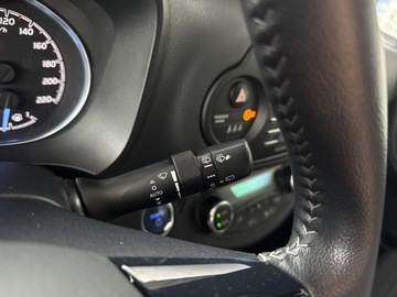 Toyota Yaris III Hatchback 5d Facelifting 2017 1.5 Hybrid 100KM 2018 Toyota Yaris Hybrid 100 Selection III (2011-2019), zdjęcie 26