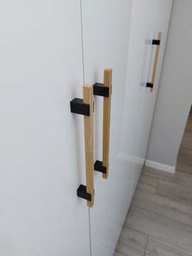 Ручка мебельная дубовая деревянная. Рейлинг, длина: 262 мм.