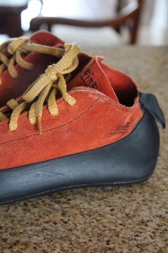 КАЛИНГОВАЯ ОБУВЬ – РАЗМЕР 37