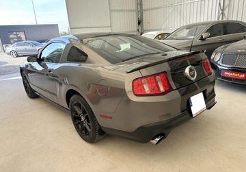 Ford Mustang V 2011 Ford Mustang 5.0 V8 GT 421 KM 2011r 139.000 km Warszawa 5.0 Benzyna, zdjęcie 4