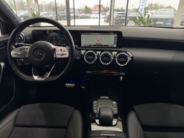 Mercedes Klasa A W177/V177 Hatchback 1.3 200 163KM 2021 Mercedes-Benz Klasa A 200 AMG Line Kamera cofania Ambiente CarPlayAndro, zdjęcie 12