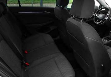 Volkswagen Golf VIII Hatchback Facelifting 1.5 TSI 116KM 2024 Volkswagen Golf Variant 1.5TSI 116KM, Life, Easy Open, Pakiet Light Visio, zdjęcie 12