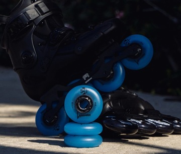 KOŁO ŚWIECĄCE DO ROLEK LUMINOUS BLUE GLOW 90MM FLUORESCENCYJNE