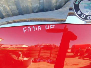 KAPOTA KRYT MOTORU SKODA FABIA II FACELIFT ROOMSTER ČERVENÁ PĚKNÝ