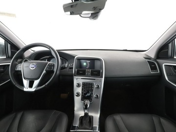 Volvo XC60 I SUV Facelifting 2.0 D4 DRIVE-E 190KM 2017 Volvo XC 60 Summum automat D4 skóra navi kamera, zdjęcie 14