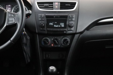 Suzuki Swift V Hatchback 3d Facelifting 1.2 VVT 94KM 2015 Suzuki Swift 1.2, Salon Polska, Serwis ASO, Klima, zdjęcie 11