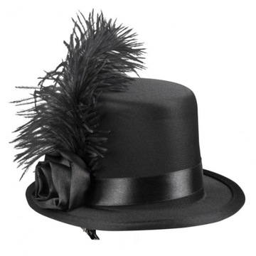 Черная шляпа с перьями
