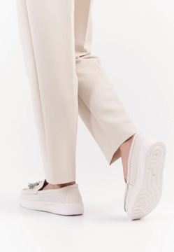 СВЕТЛО-БЕЖЕВЫЕ КОЖАНЫЕ МОКАСИНЫ, АЖУРНЫЕ ПЛАТФОРМЫ, ПОЛЬСКИЕ КИСТИ 40