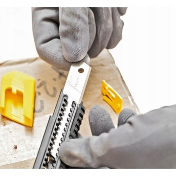 Нож STANLEY SM, сломанное лезвие 18мм 10-151